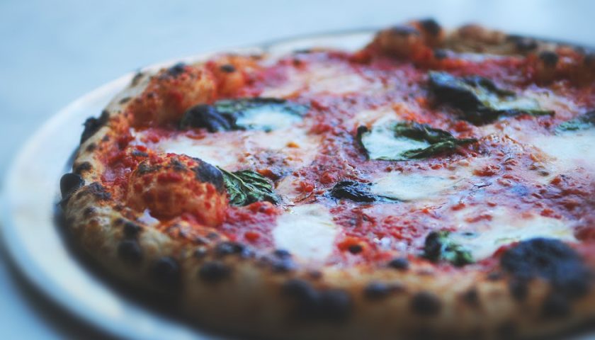 Photo of a margherita pizza
